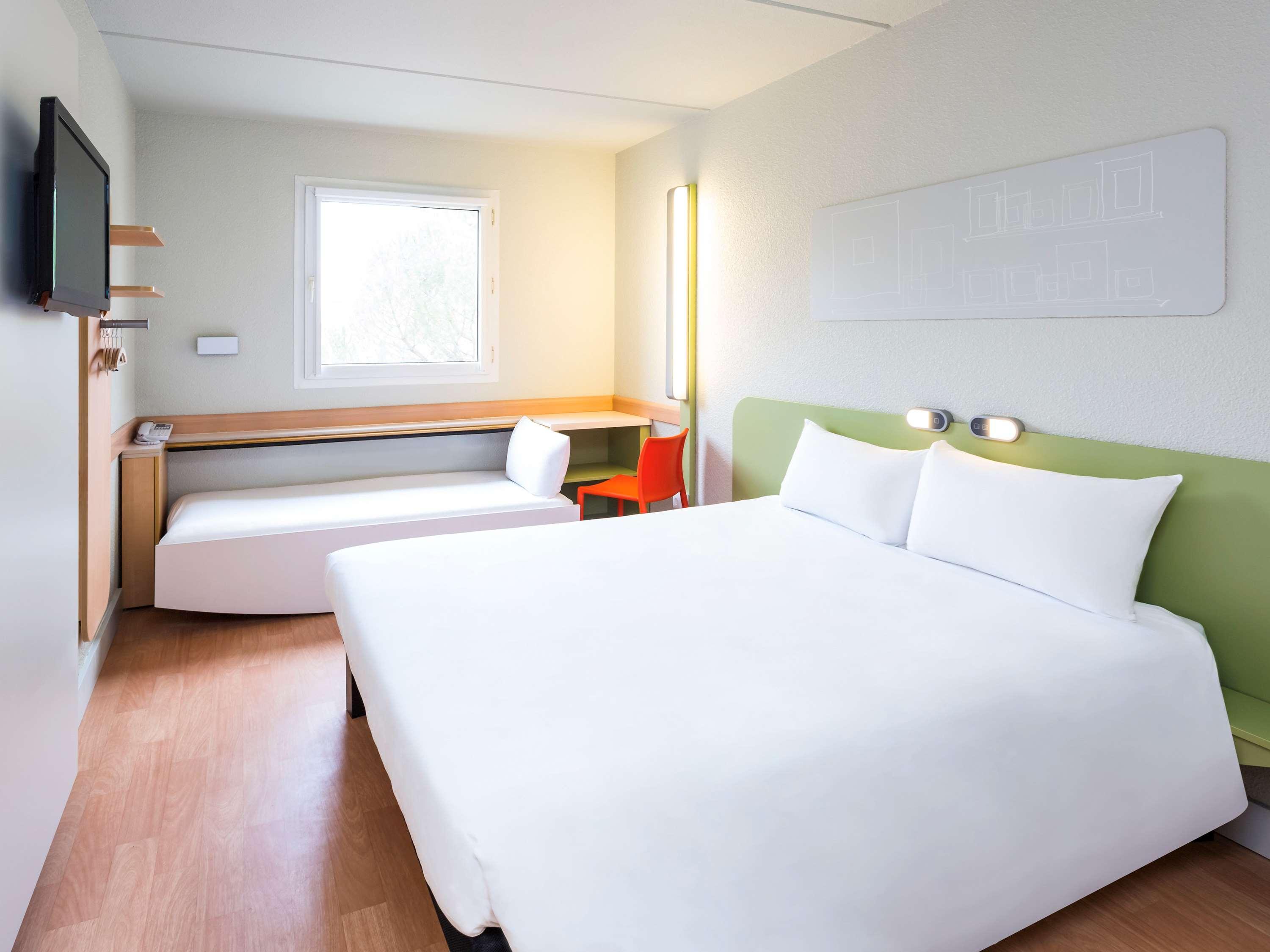 Ibis Budget Barcelona San Andrés de la Barca Buitenkant foto