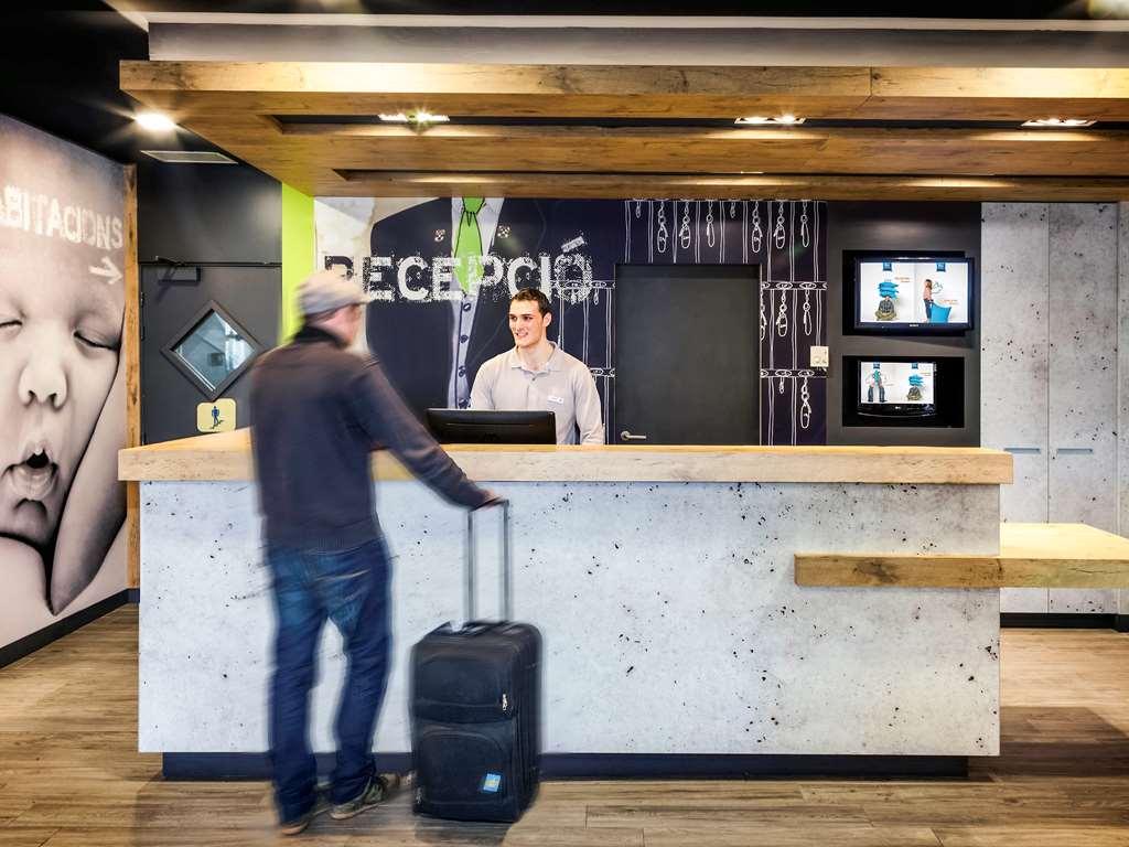 Ibis Budget Barcelona San Andrés de la Barca Buitenkant foto