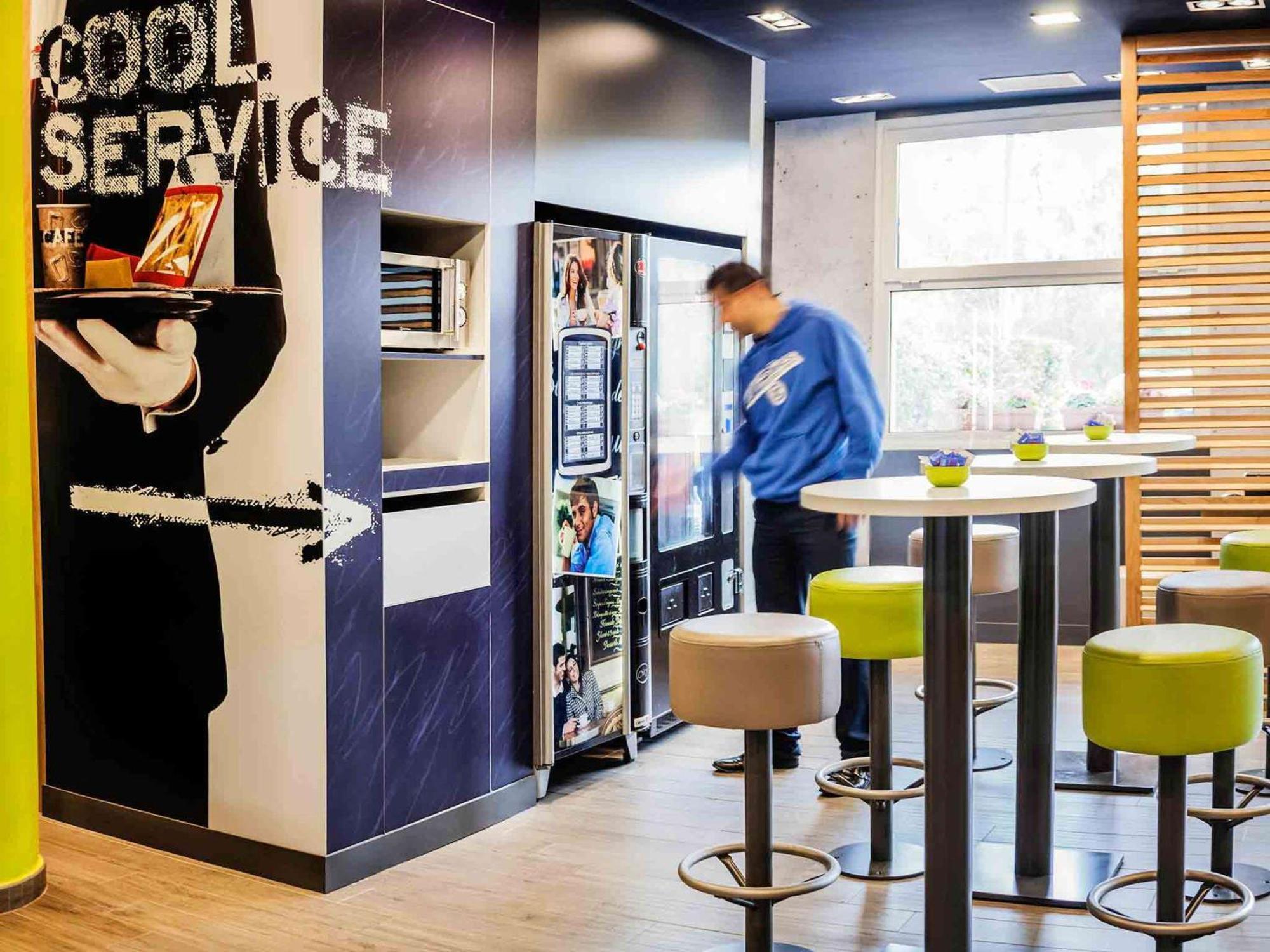 Ibis Budget Barcelona San Andrés de la Barca Buitenkant foto